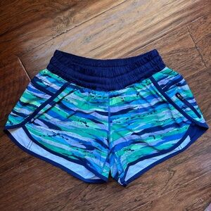 Lululemon Tracker Shorts - Seven Wonders - Size 6